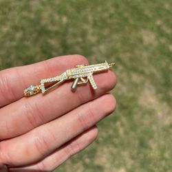 Moissanite pendant