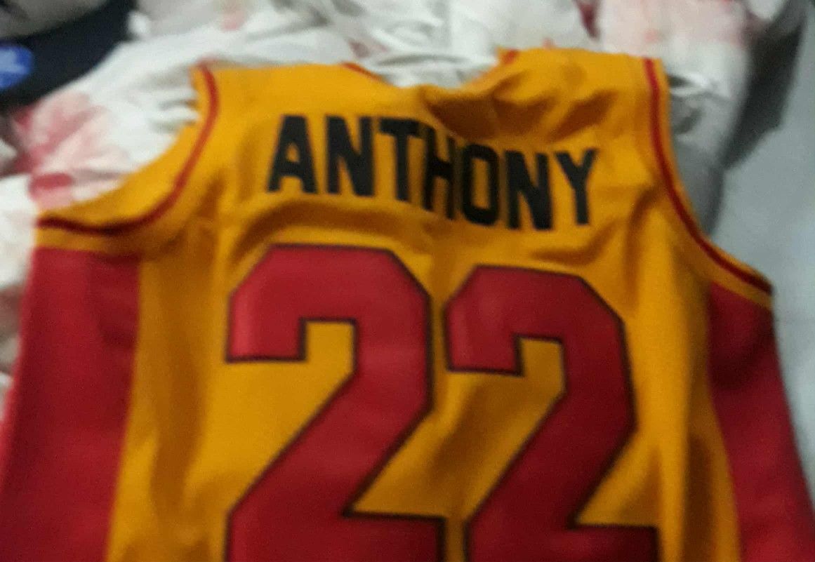 Carmelo Anthony oak hill jersey size (M)