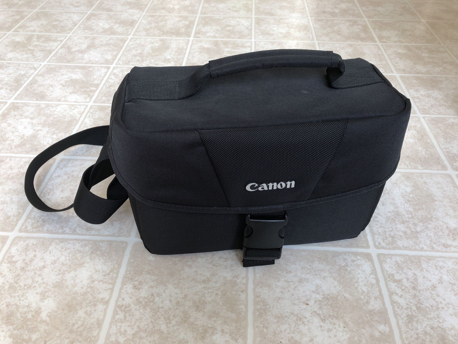 Canon DSLR shoulder bag 100ES