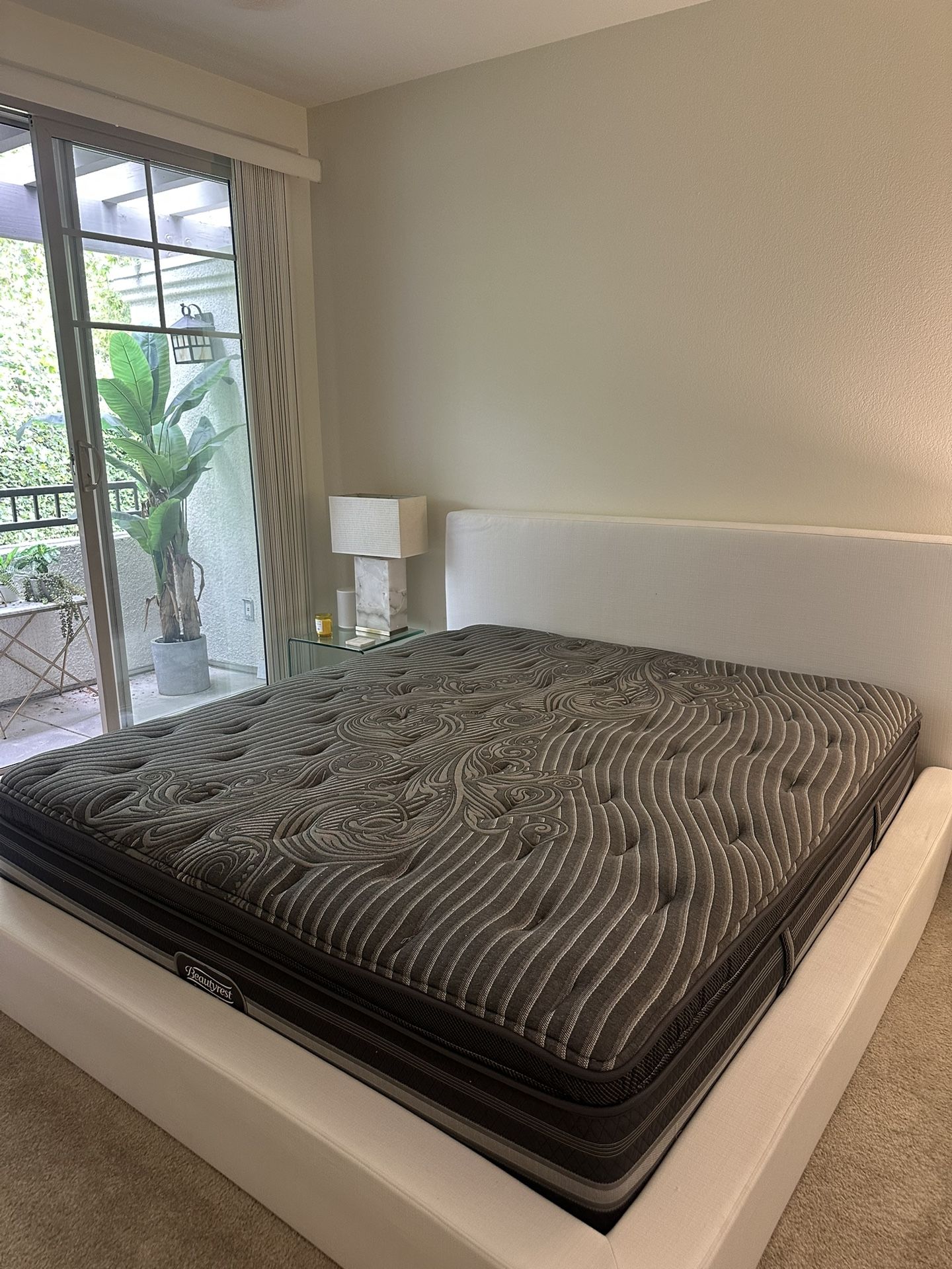 Beautyrest Mattress Black- Cal King- Excellent Condition 