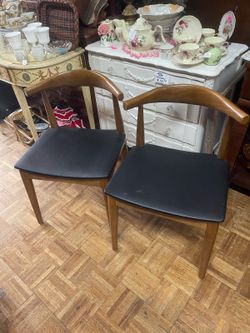 Pair of mid century modern chairs chair