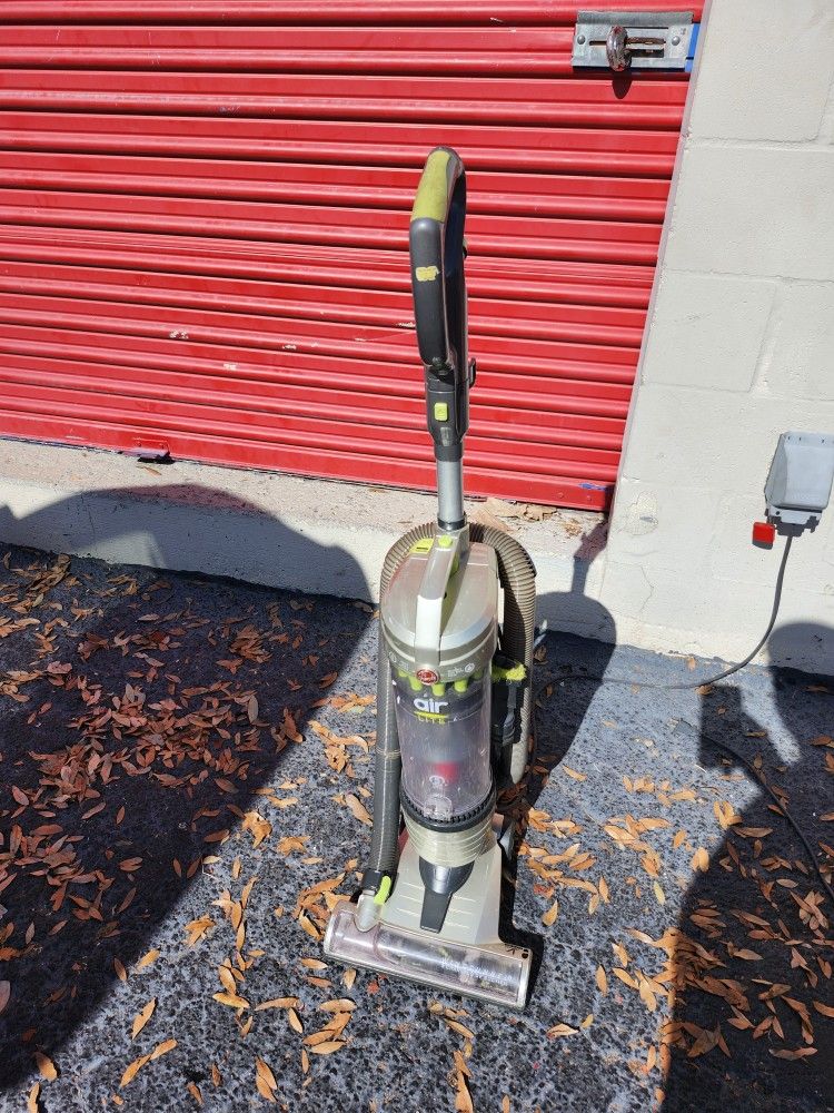 Hoover Air Steerable Bagless Vacuum Cleaner Model UH72400 Upright