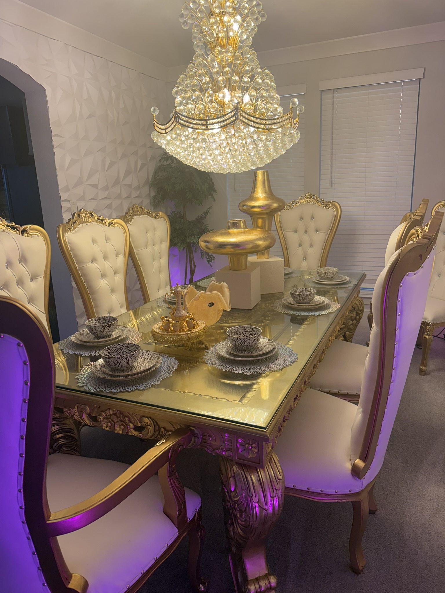 Gold Mahagony Wood Dinning table