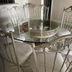 Beautiful Dining table for your holidays