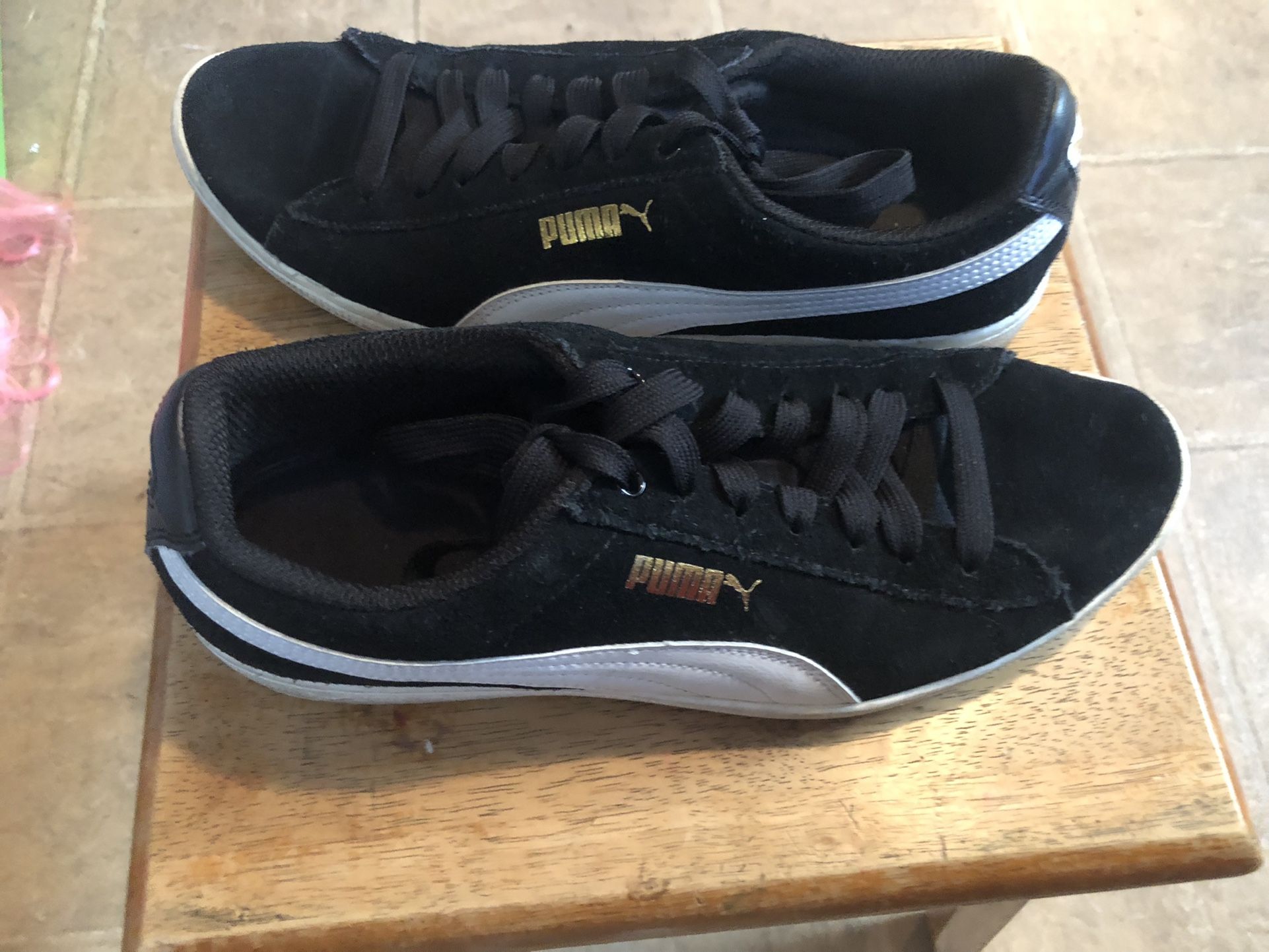 Women Puma Sz 8 1/2