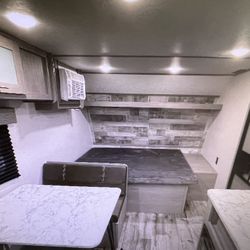 2022 COLEMAN LANTERN 17B
