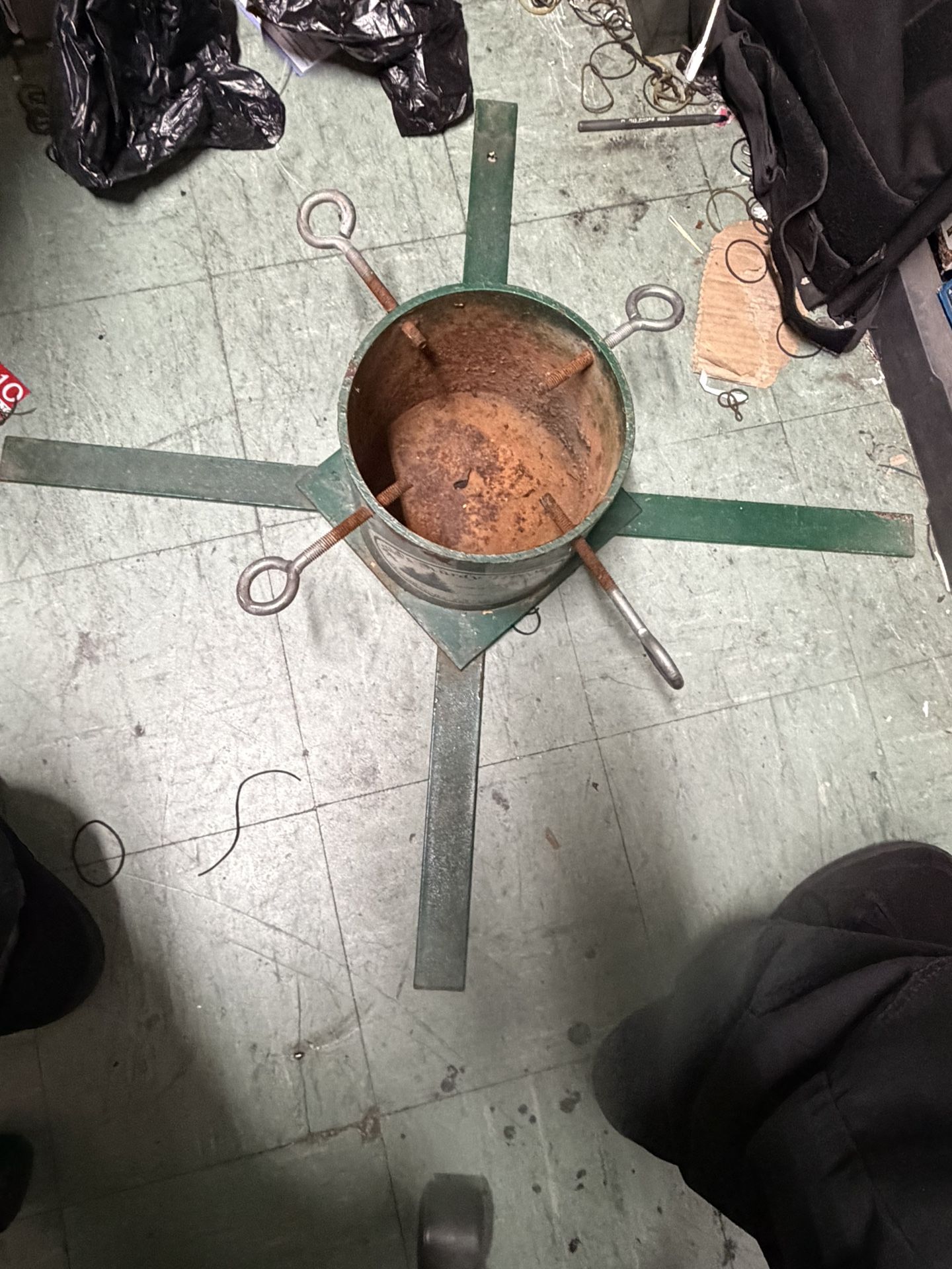 Sturdy Heavy Duty Christmas Tree Stand Up To 12 Foot