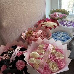 Flower bouquet/ Valentine gift/ Valentine bouquet/ flower arrangement/ ramo buchón