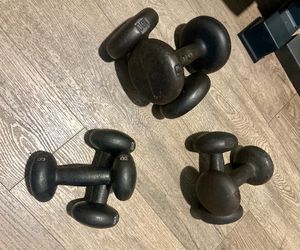 3 pairs of Classic Cast Iron Dumbbells: 8s, 10s and 15s.  Total: 66 pounds