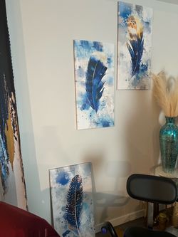 Wall pictures and lamps