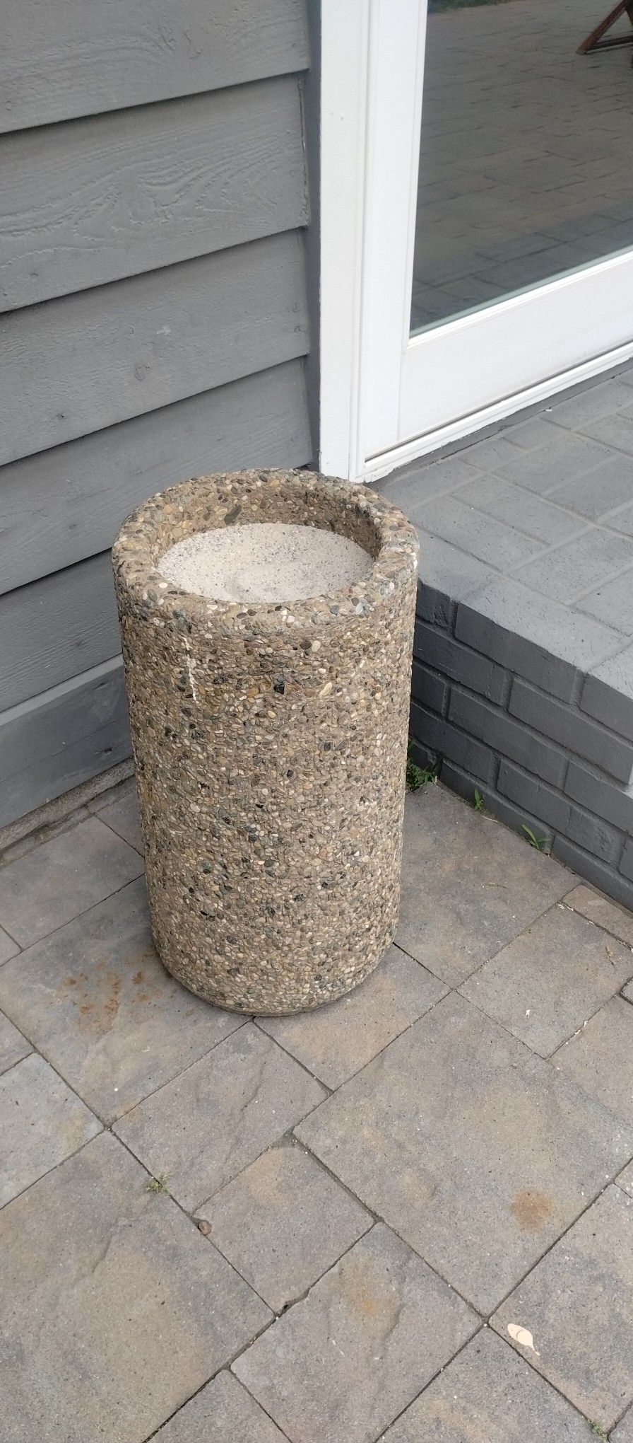 Self Standing Cement Ashtrays