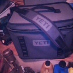 YETI Hopper Flip 