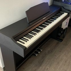 Black Piano Roland RP102