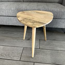 Wooden Traingle End Table - Natural