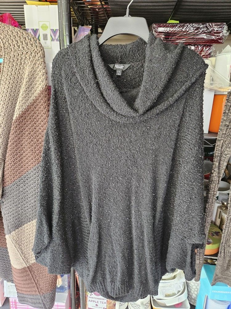 Ladies LG/XL black Poncho Sweater
