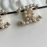 A fashionable and casual stud earrings