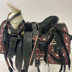 Monturas charras de cuero con fuste amplio