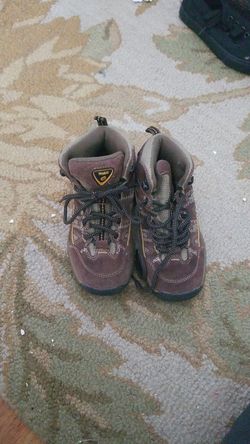 Boy's boots size 2
