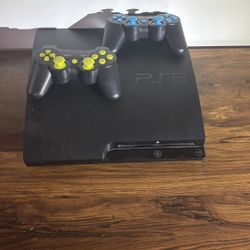 PlayStation 3 PS3 + 2 Controllers 