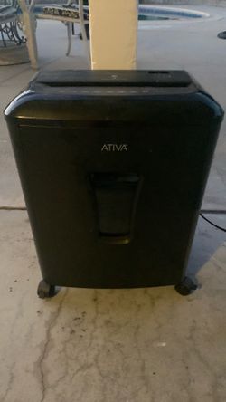 Ativa paper shredder/ missing a wheel