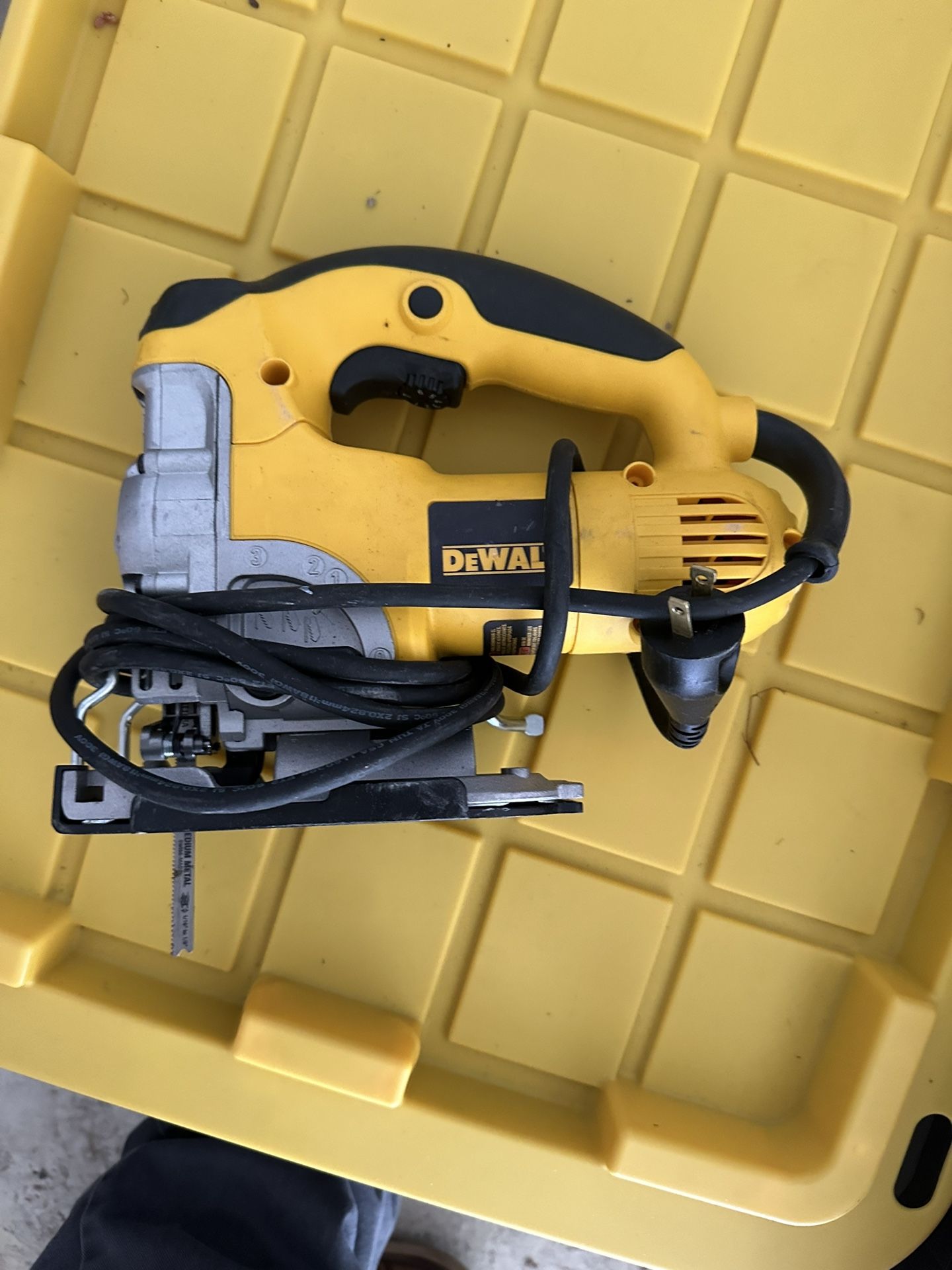 6.5 Amp Corded Variable Speed Jig Saw Kit