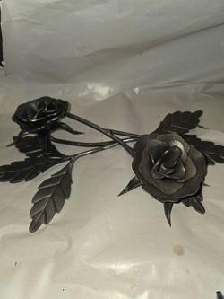 METAL ROSES, IRON.  SET OF 2.   0603815