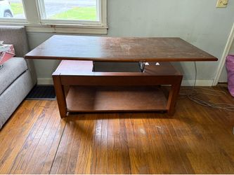 Coffee Table with liftable Tabletop