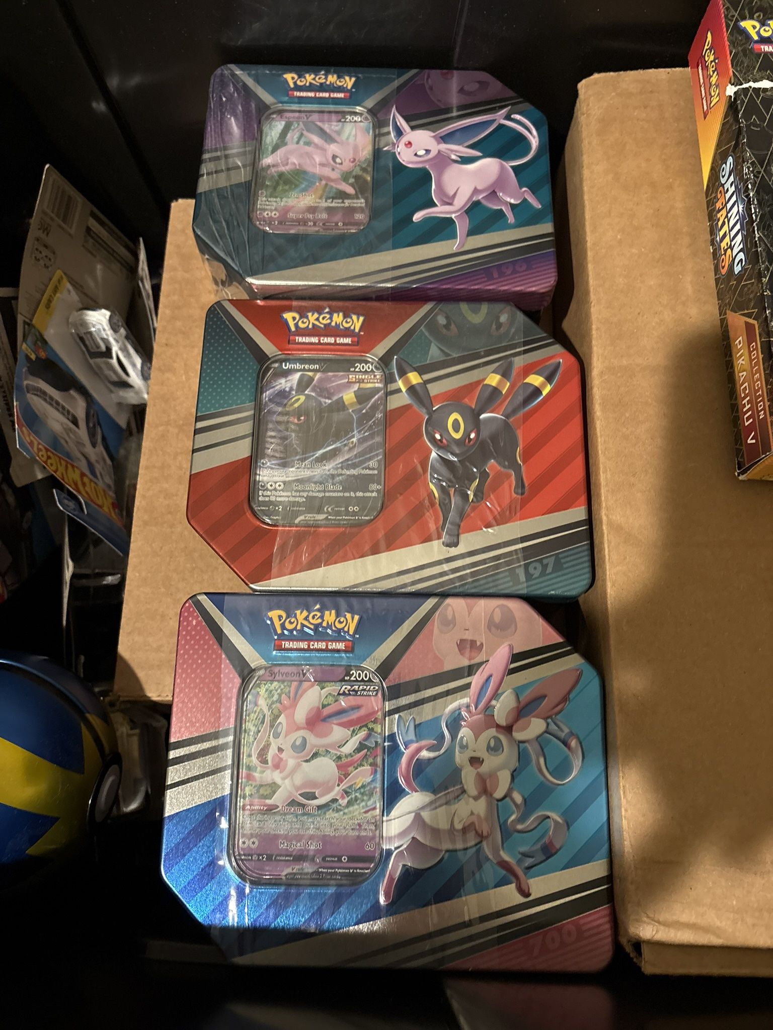 Pokemon V Hero Tins