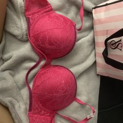 Brand new victoria secret push-up bras 34D and 34DD
