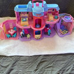 Sweet Streets Hotel with Dolls Play Set
