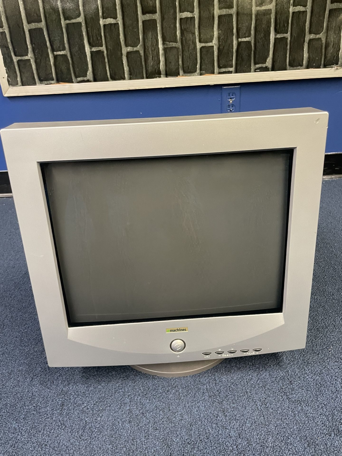 EMechines eView 17f CRT Monitor