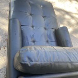 Comfortable black leather sofa $35 Located Mount Dora Fla 32757