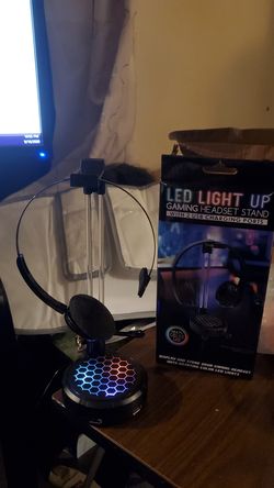 LED LIGHT UP HEADSET STAND
