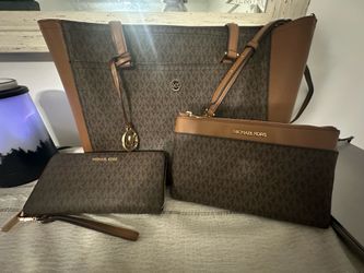 Michael khors purse set