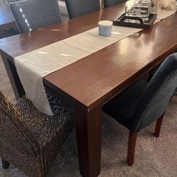 Dining Table w/8 Chairs 