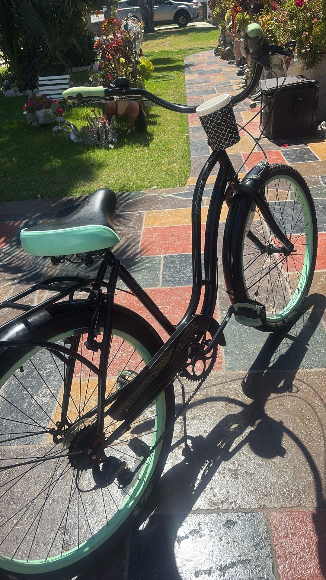 A Schwinn Women’s Beach Cruiser