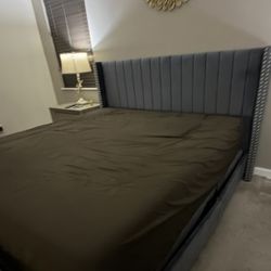 King Bed Fame With Powered Bed Frame Platform 