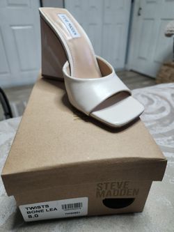Womens leader shoes.