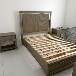 • Queen bed frame with headboard • 2 matching nightstands•one Dresser 