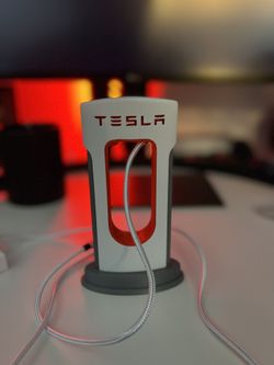 Tesla Desktop Charger