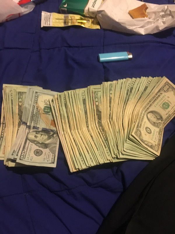 Hmu if u tryna make sum quick money must have a bank account