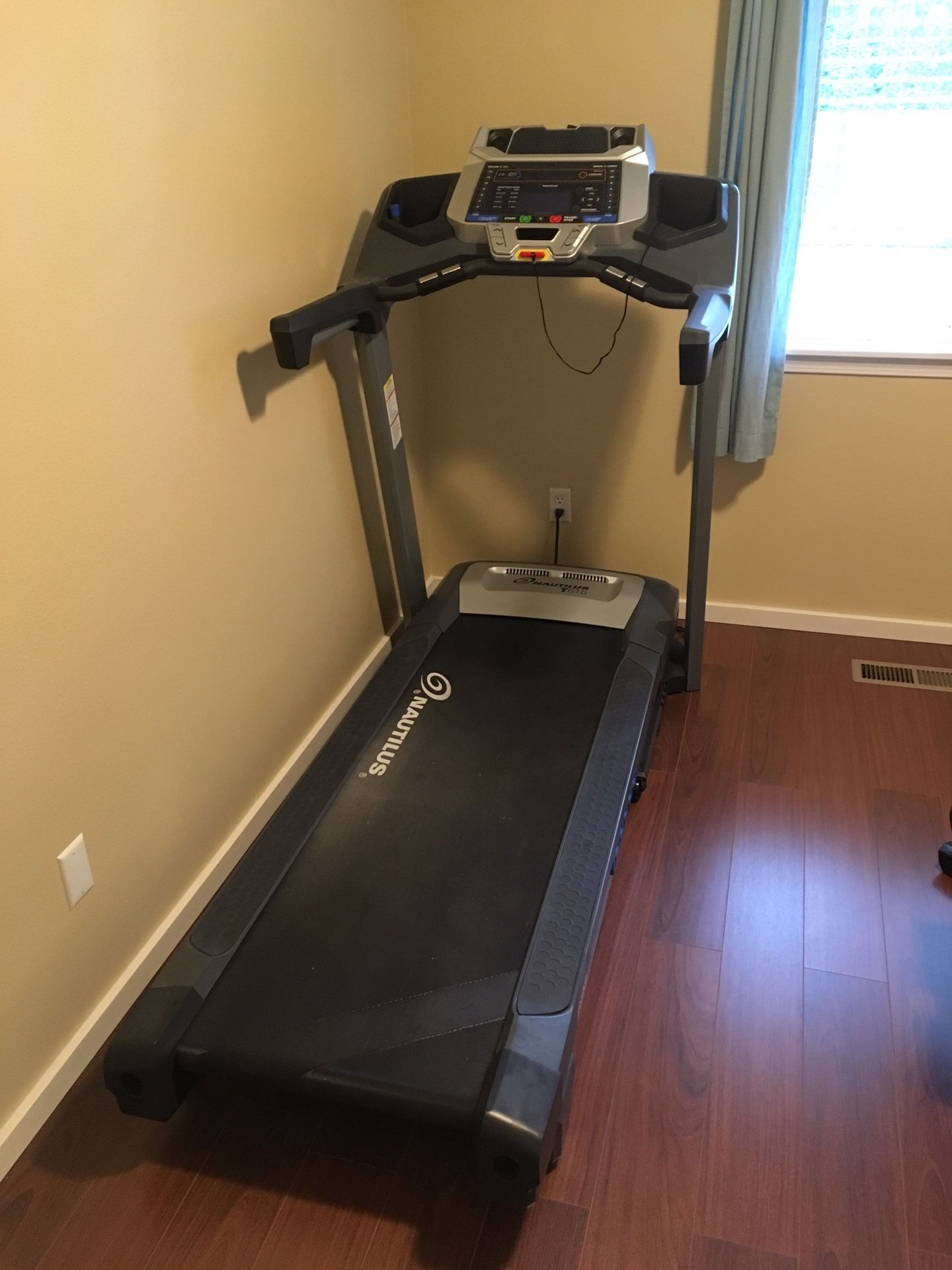 Nautilus T616 Treadmill for Sale