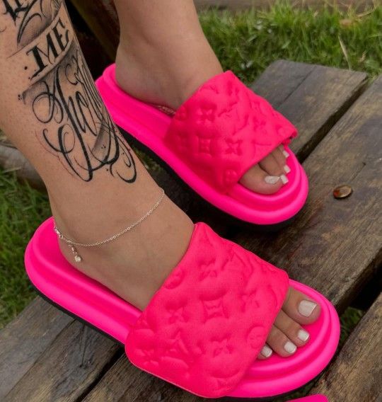 🩷Women Pink Pool Slides 👉Size 6 To 11 Available