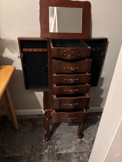 Jewelry box