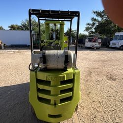 Forklift 