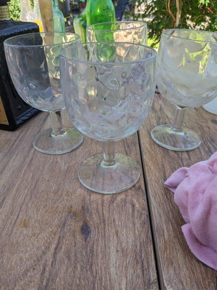 Vintage Stemmed Goblets Set Of 4 Great Condition $20
