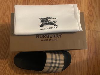 Size 42 euro/ 9 US  BURBERRY Slides