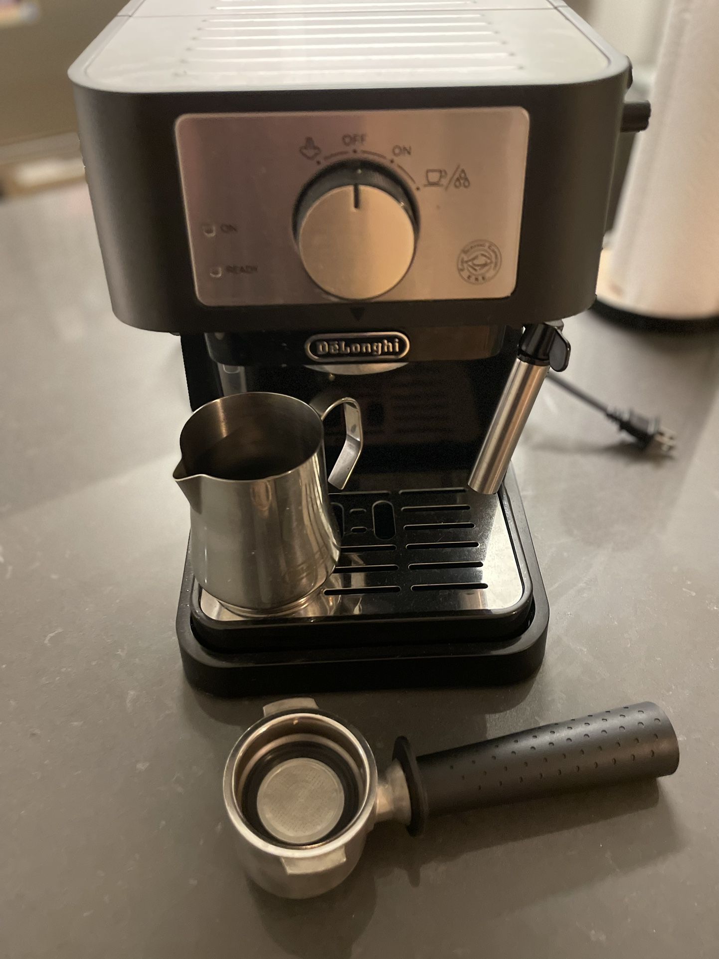 ****Amazing COFFEE MACHINE****- Delonghi Stilosa Espresso Maker