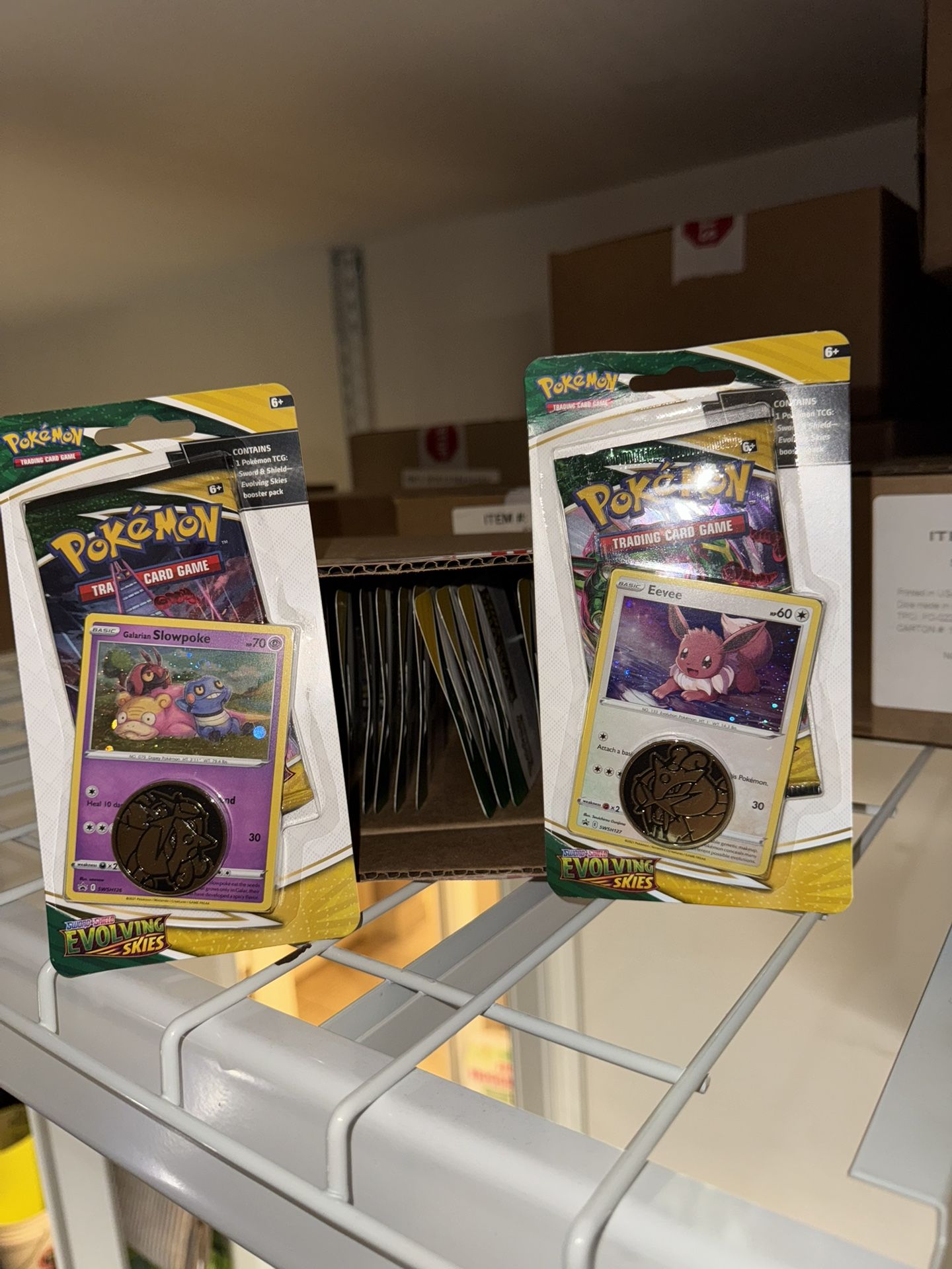 Pokemon TCG - Evolving Skies Checklane Blister - Box Of 16