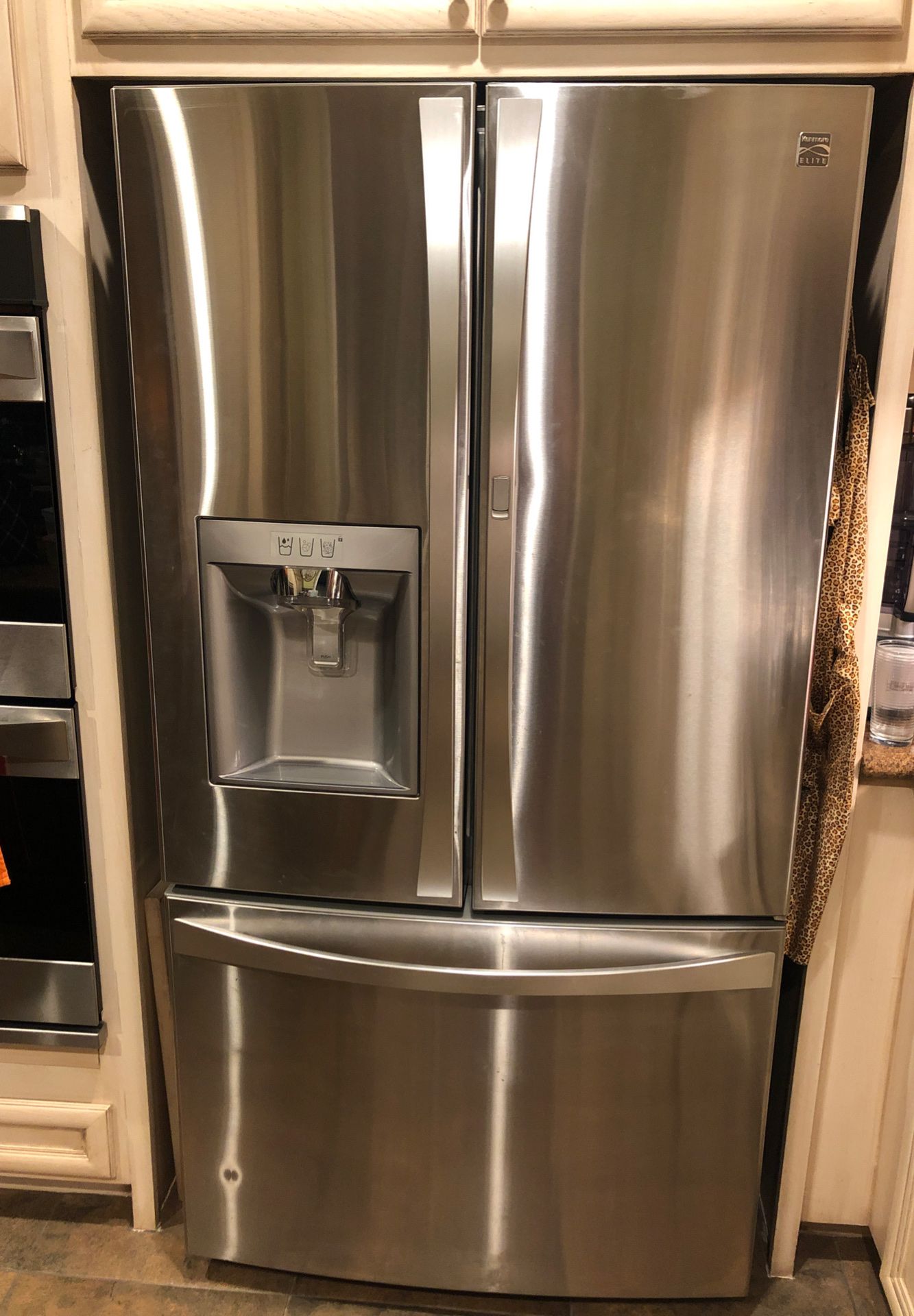 Kenmore Elite refrigerator, counter top, for parts, broken compressor 4year old